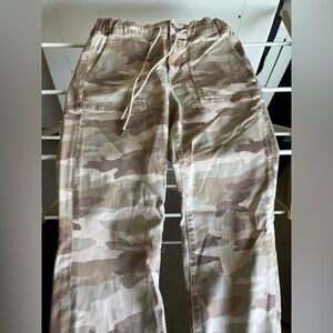 American Eagle Camo Joggers Size 6